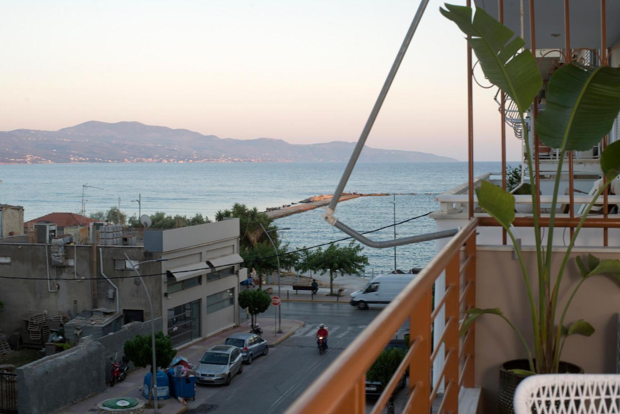 Infinity Blue Next To The Sea Apartment Kalamata Ngoại thất bức ảnh